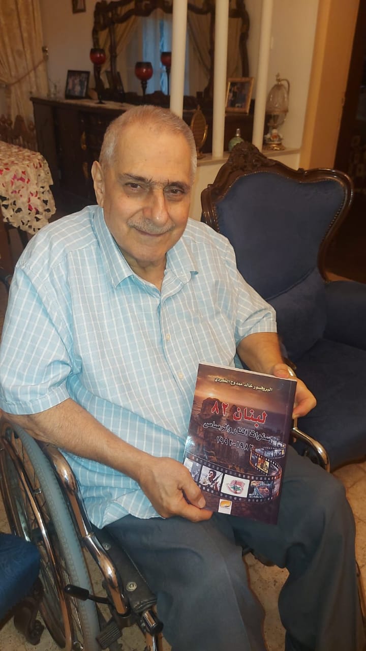 خالد الكردي يزور الصحافي أحمد الغربي ويهديه كتابه "لبنان 82... سنوات النار والرصاص"
