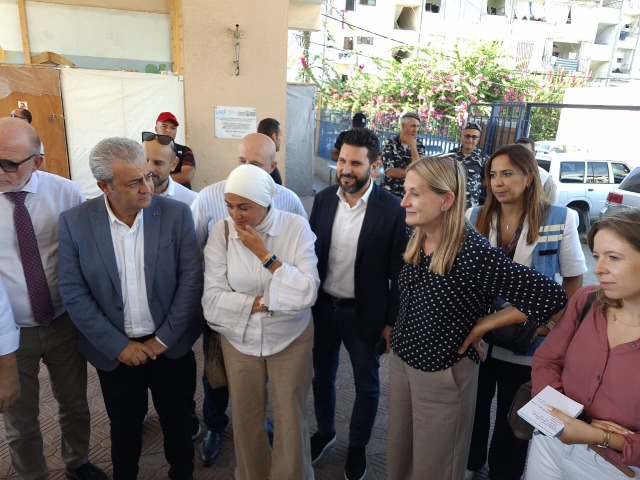 وفد دبلوماسي أوروبي يزور صيدا للاطلاع على الجهود الإغاثية في «ثانوية الزعتري» وبلديتها تؤكد أهمية استمرار الدعم