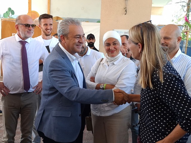 وفد دبلوماسي أوروبي يزور صيدا للاطلاع على الجهود الإغاثية في «ثانوية الزعتري» وبلديتها تؤكد أهمية استمرار الدعم