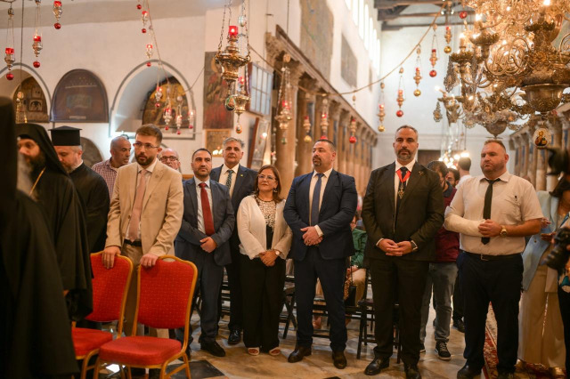 ممثلًا عن الرئيس عباس.. د. خوري يستقبل بطريرك بلغاريا كيريوس كيريوس دانيال في بيت لحم
