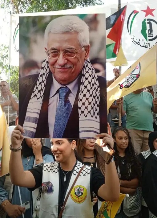 اعتصام دعماً للشرعية الوطنية والرئيس "أبو مازن"  في مخيم عين الحلوة