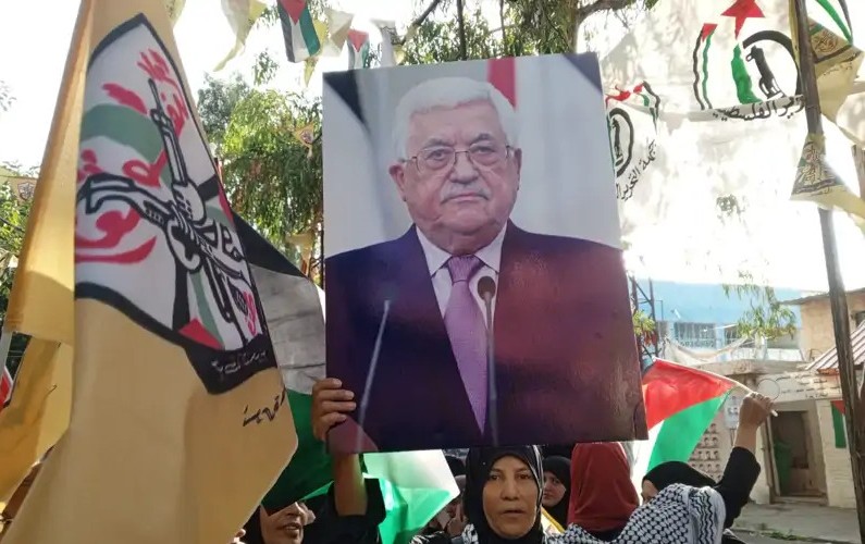 اعتصام دعماً للشرعية الوطنية والرئيس "أبو مازن"  في مخيم عين الحلوة