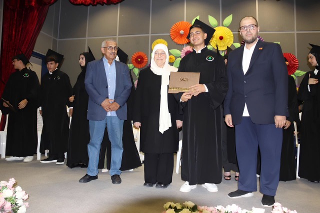 برعاية الوزيرة كرامي ومشاركة الحريري وسعد.. "العمانية النموذجية الرسمية" تحتفل بتخريج الدفعة العاشرة: "جيل لا ينكسر.. وطن لا يموت"