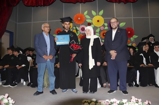 برعاية الوزيرة كرامي ومشاركة الحريري وسعد.. "العمانية النموذجية الرسمية" تحتفل بتخريج الدفعة العاشرة: "جيل لا ينكسر.. وطن لا يموت"