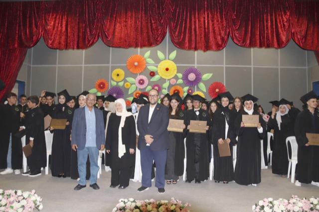 برعاية الوزيرة كرامي ومشاركة الحريري وسعد.. "العمانية النموذجية الرسمية" تحتفل بتخريج الدفعة العاشرة: "جيل لا ينكسر.. وطن لا يموت"