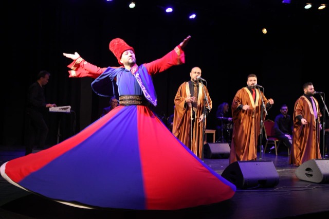 ليلة "شيوخ الطرب"... حين يصبح المسرح محراباً