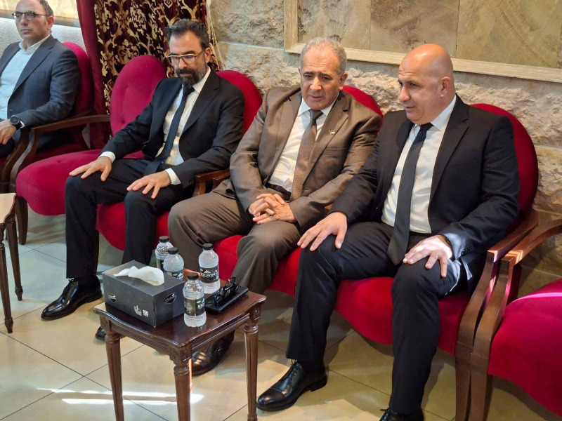 السفير الاسعد يعزي العميد خريش بوفاة والده