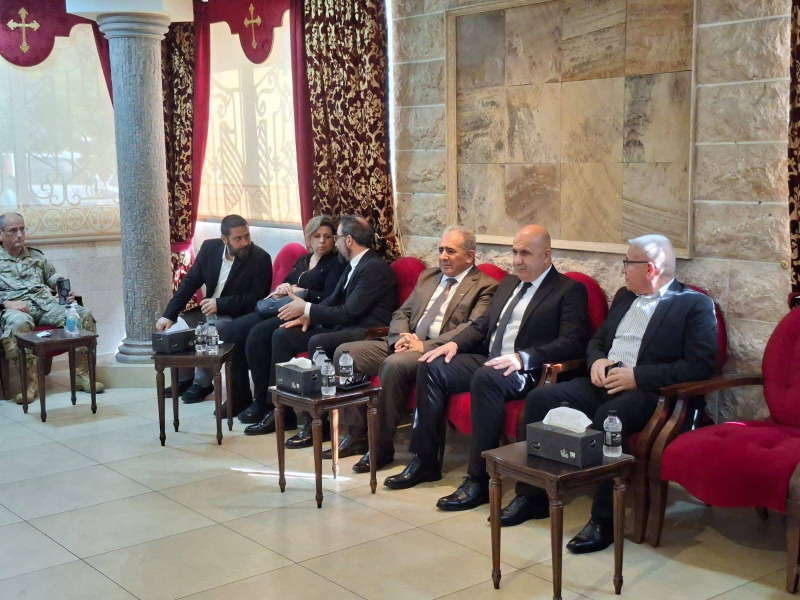 السفير الاسعد يعزي العميد خريش بوفاة والده