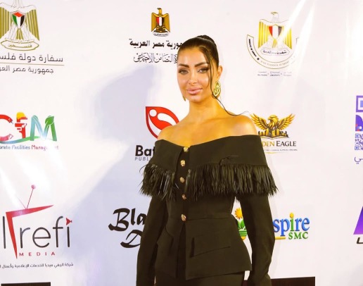 كلوديا حنا تخطف الأنظار في مهرجان بردية السينمائي.. إطلالة أنيقة وترحاب لافت بعضويتها بلجنة التحكيم