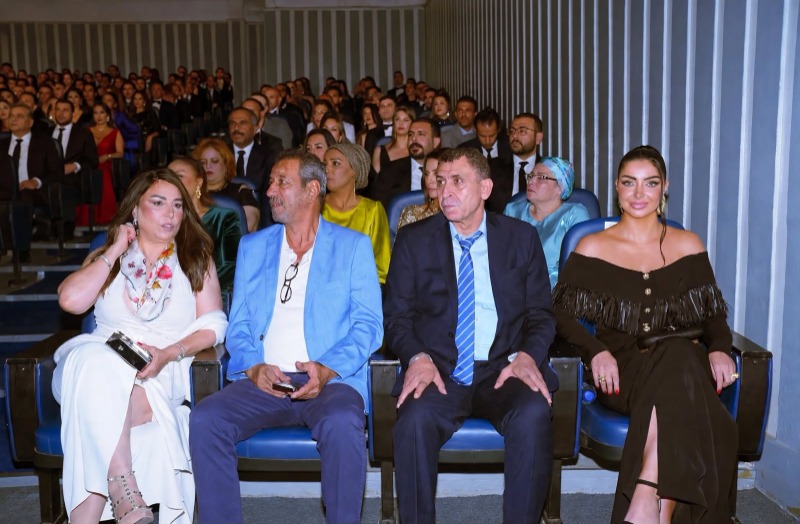 كلوديا حنا تخطف الأنظار في مهرجان بردية السينمائي.. إطلالة أنيقة وترحاب لافت بعضويتها بلجنة التحكيم