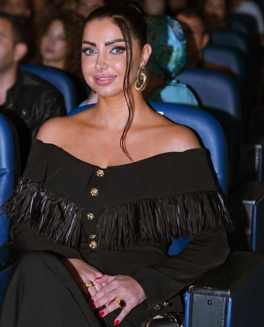 كلوديا حنا تخطف الأنظار في مهرجان بردية السينمائي.. إطلالة أنيقة وترحاب لافت بعضويتها بلجنة التحكيم