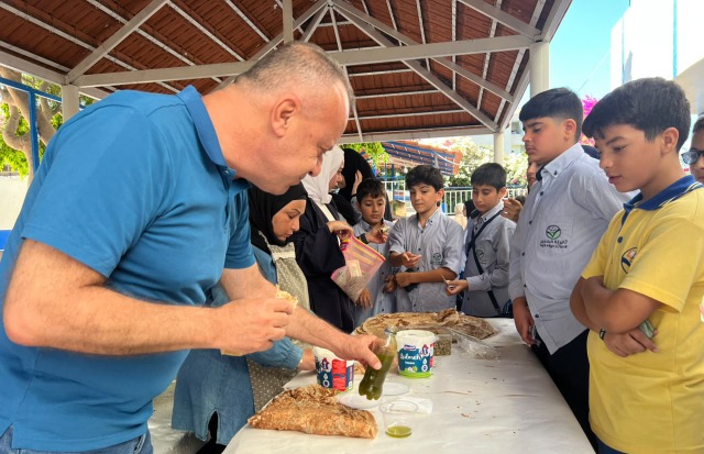 "مهرجان الزيتون الرياضي الاجتماعي" في ثانوية السفير:  كرة طائرة للسيدات ومعرض للزيت والزيتون و"لقمة تراثية"
