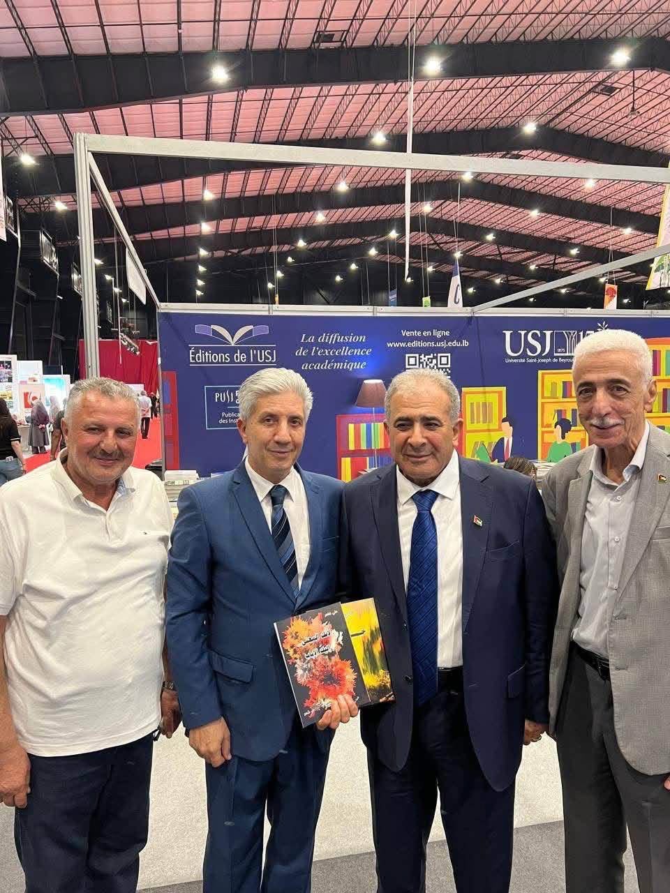 السفير الأسعد يقوم بجولة في معرض بيروت للكتاب