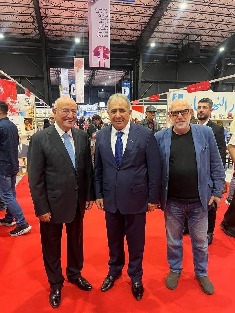 السفير الأسعد يقوم بجولة في معرض بيروت للكتاب