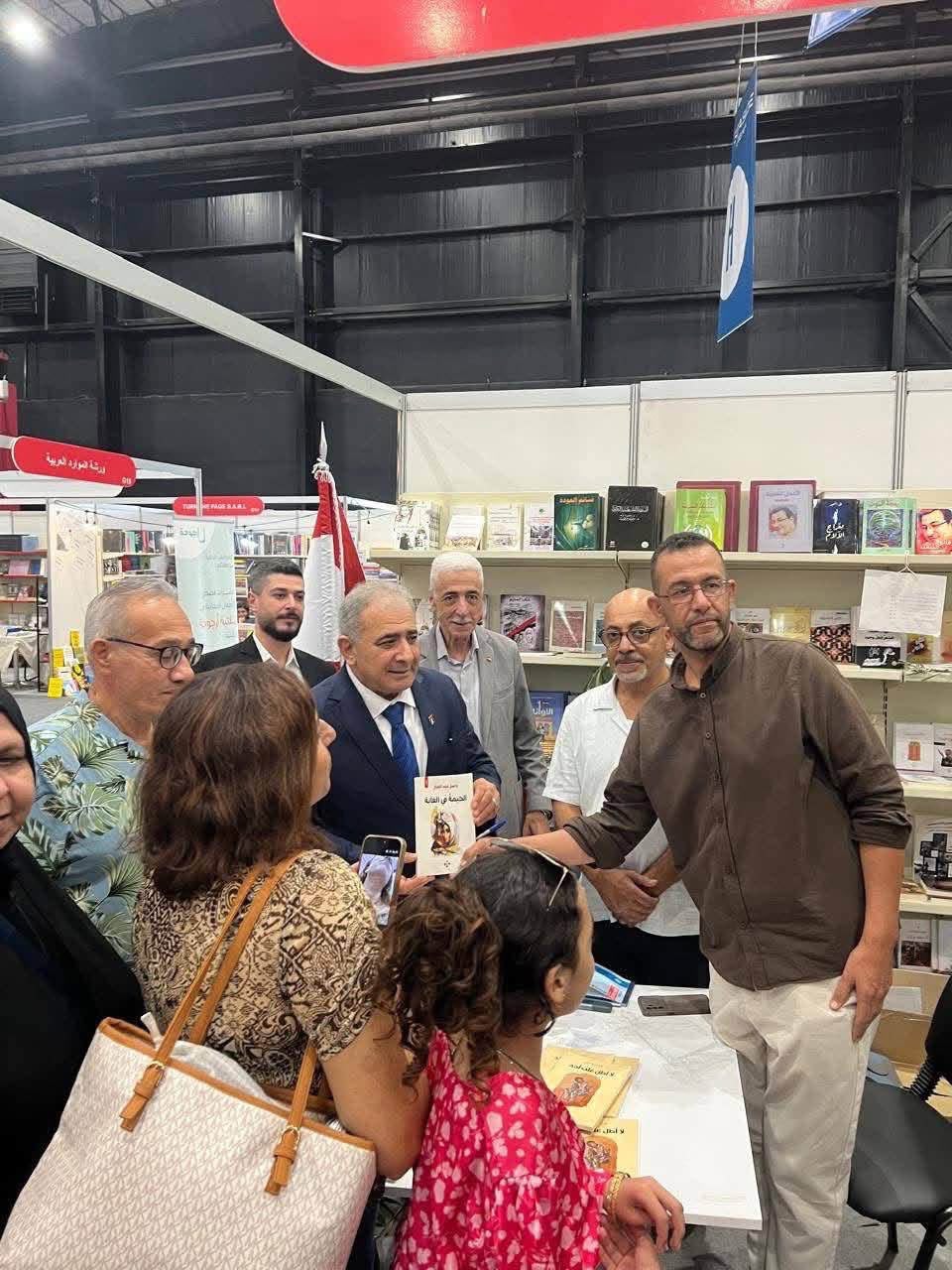 السفير الأسعد يقوم بجولة في معرض بيروت للكتاب