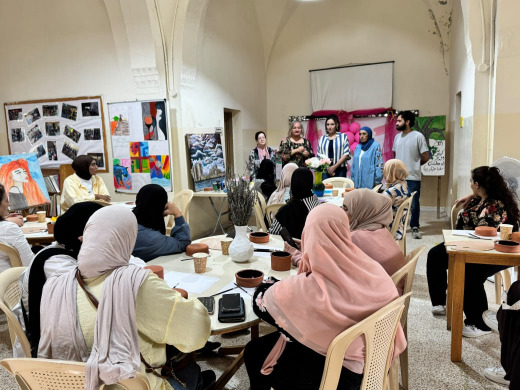 "صبحية فنجان قهوة ورسم على الفخار" في "مركز مدى المجتمعي" للتوعية بسرطان الثدي وسُبُل الوقاية