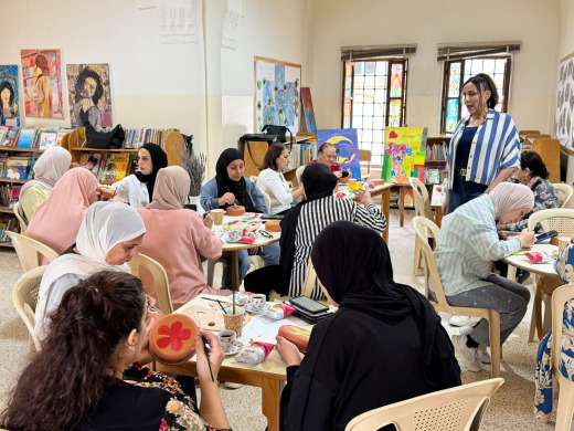 "صبحية فنجان قهوة ورسم على الفخار" في "مركز مدى المجتمعي" للتوعية بسرطان الثدي وسُبُل الوقاية