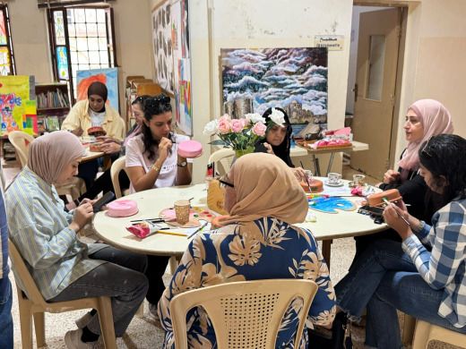 "صبحية فنجان قهوة ورسم على الفخار" في "مركز مدى المجتمعي" للتوعية بسرطان الثدي وسُبُل الوقاية