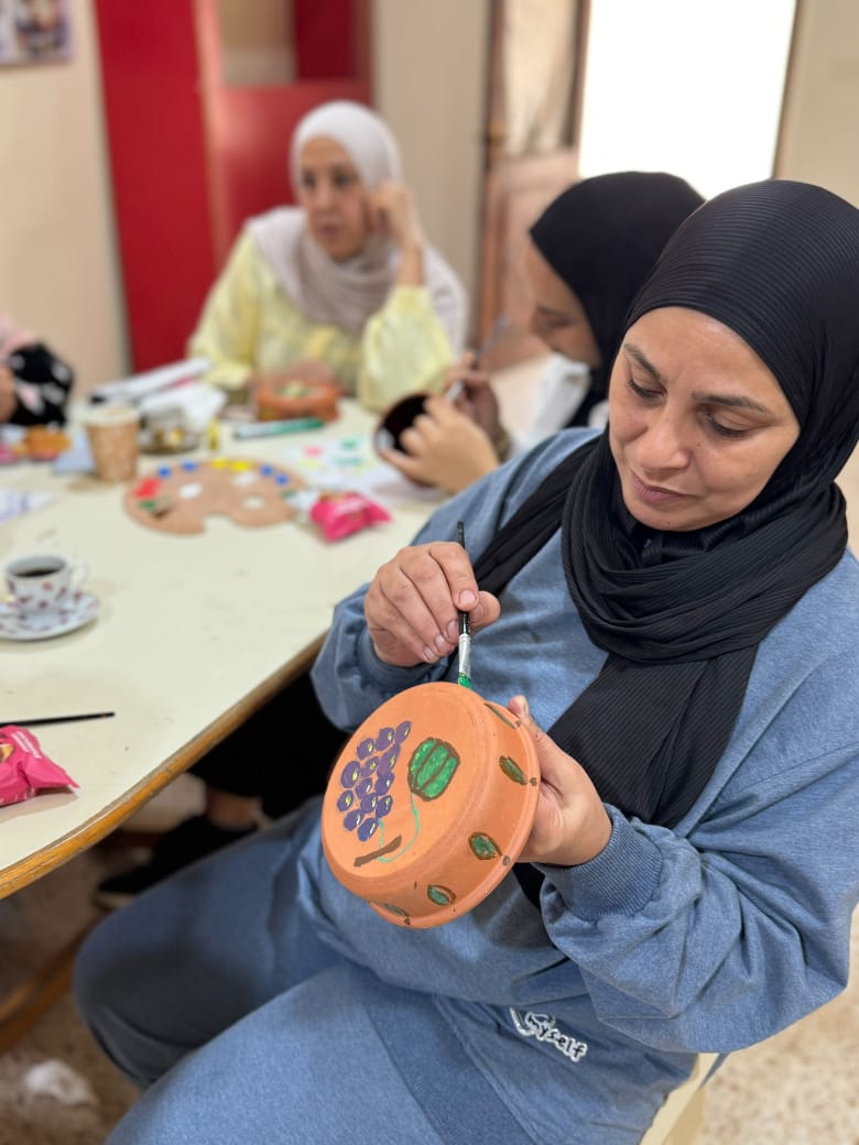 "صبحية فنجان قهوة ورسم على الفخار" في "مركز مدى المجتمعي" للتوعية بسرطان الثدي وسُبُل الوقاية