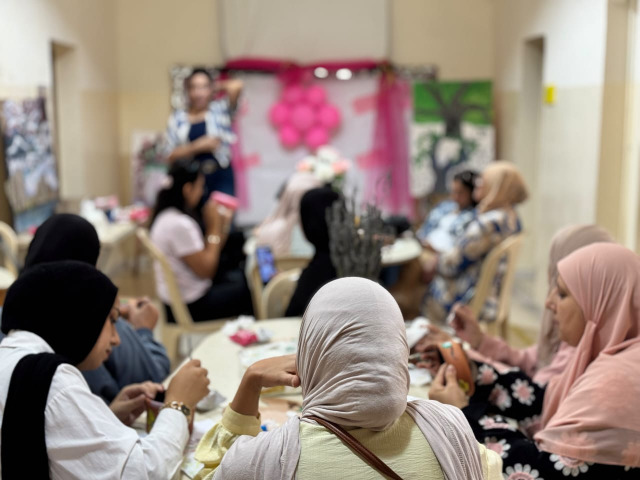 "صبحية فنجان قهوة ورسم على الفخار" في "مركز مدى المجتمعي" للتوعية بسرطان الثدي وسُبُل الوقاية