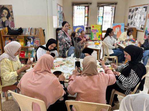 "صبحية فنجان قهوة ورسم على الفخار" في "مركز مدى المجتمعي" للتوعية بسرطان الثدي وسُبُل الوقاية