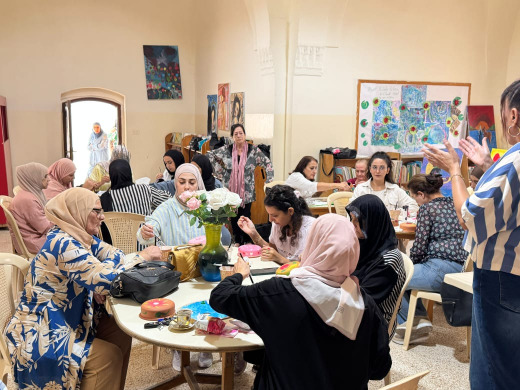 "صبحية فنجان قهوة ورسم على الفخار" في "مركز مدى المجتمعي" للتوعية بسرطان الثدي وسُبُل الوقاية
