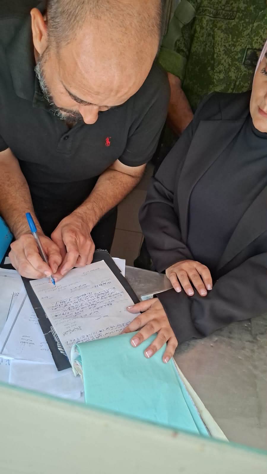بالصور والفيديو -  فضيحة اللحوم المجمّدة.. تُباع للمواطنين على أنّها طازجة!