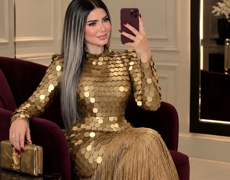 إيناس عز الدين بأناقة استثنائية في جدة.. إطلالة ذهبية ترسم ملامح موضة 2027