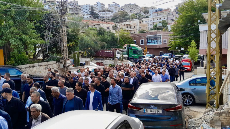 بلدة الغازية تشيّع أحمد دنش بموكب مهيب وسط مشاركة حاشدة من الفاعليات والأهالي