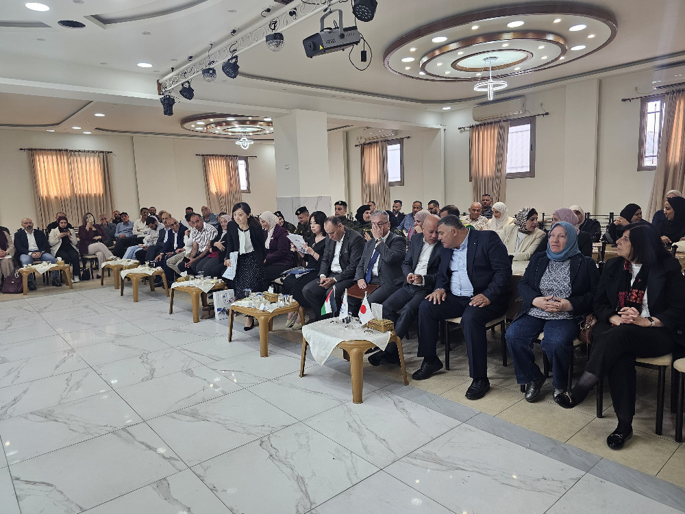 تحت رعاية الرئيس عباس.. دائرة شؤون اللاجئين تفتتح غرفة حسية وتضع حجر الأساس لديوان مخيم عسكر الجديد