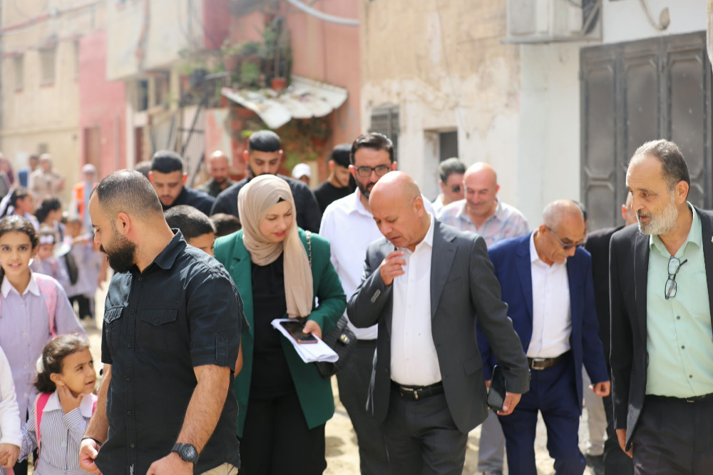 تحت رعاية الرئيس عباس.. دائرة شؤون اللاجئين تفتتح غرفة حسية وتضع حجر الأساس لديوان مخيم عسكر الجديد