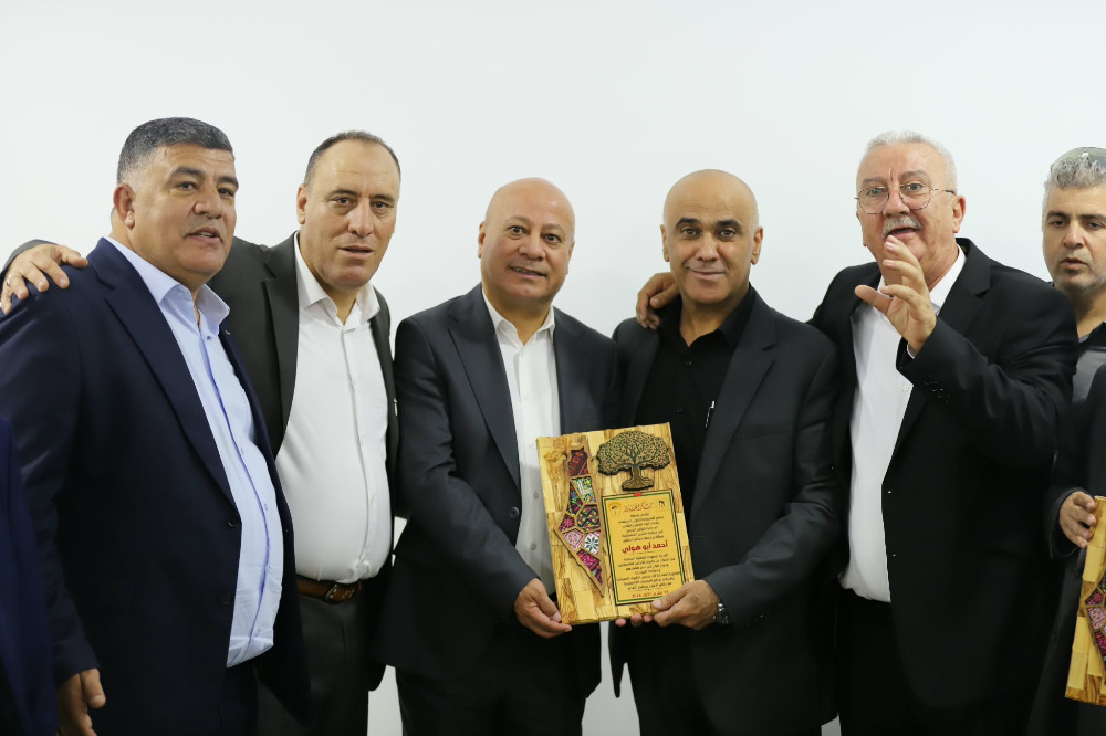 تحت رعاية الرئيس عباس.. دائرة شؤون اللاجئين تفتتح غرفة حسية وتضع حجر الأساس لديوان مخيم عسكر الجديد