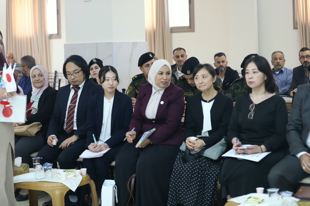 تحت رعاية الرئيس عباس.. دائرة شؤون اللاجئين تفتتح غرفة حسية وتضع حجر الأساس لديوان مخيم عسكر الجديد