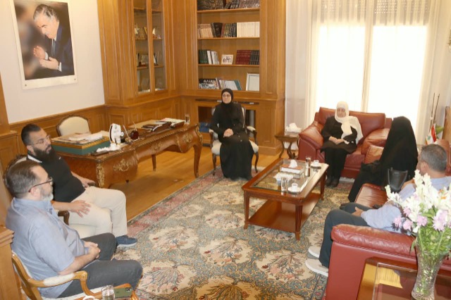 بهية الحريري تستقبل زوجة الشيخ أحمد الأسير