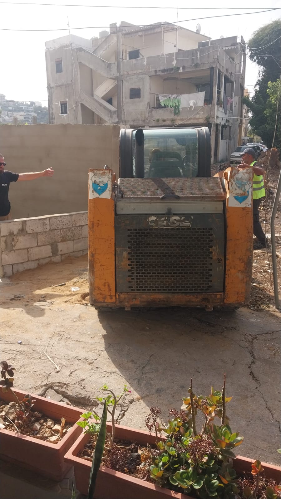 بلدية صيدا تواصل إجراءاتها في إزالة مخالفات البناء في أحياء مختلفة من المدينة