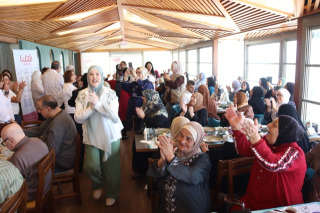 "أهلنا" أقامت فطوراً تكريمياً للمسنين بيومهم العالمي: "مش بس مسنّ.. هو حكاية عُمْر"