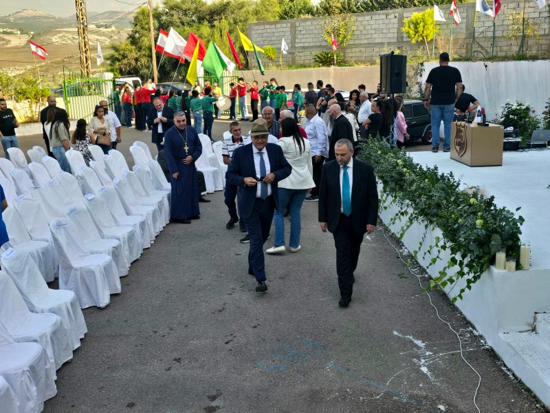 ملاعب رياضية في مدرسة ليسيه سان نيقولا_ بين بلدتي عين المير ولبعا
