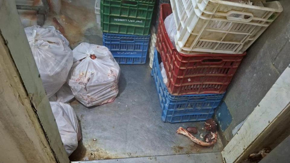 صورٌ مرعبة من داخل مسلخ في بيروت... إقفاله بالشمع الأحمر
