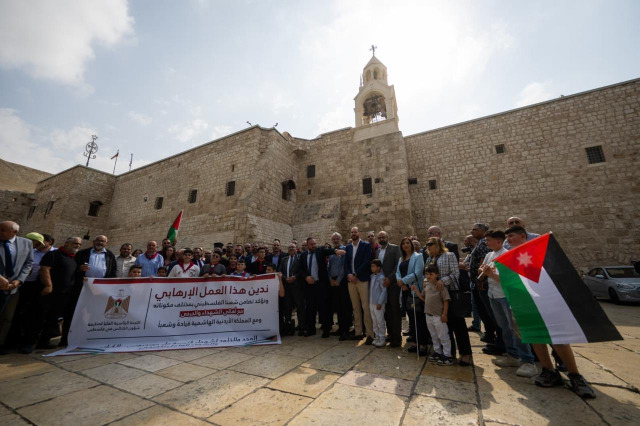 الرئاسية العليا لشؤون الكنائس في فلسطين تنظّم وقفة تضامنية في بيت لحم تضامناً مع شهداء الكرك والأردن