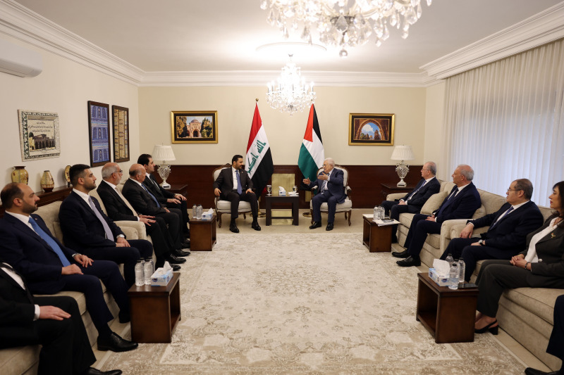 الرئيس عباس يلتقي رئيس الوزراء العراقي ويثمن مواقف العراق الداعمة للشعب الفلسطيني