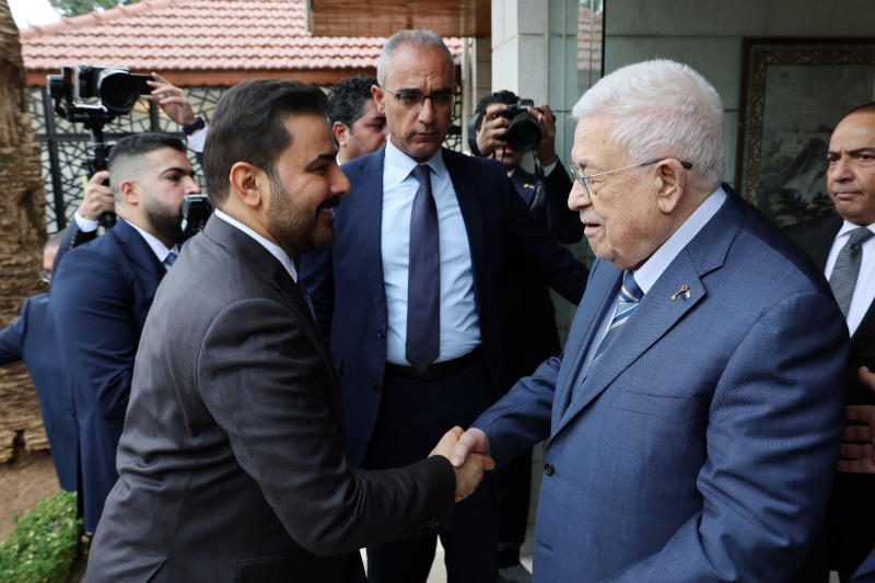 الرئيس عباس يلتقي رئيس الوزراء العراقي ويثمن مواقف العراق الداعمة للشعب الفلسطيني