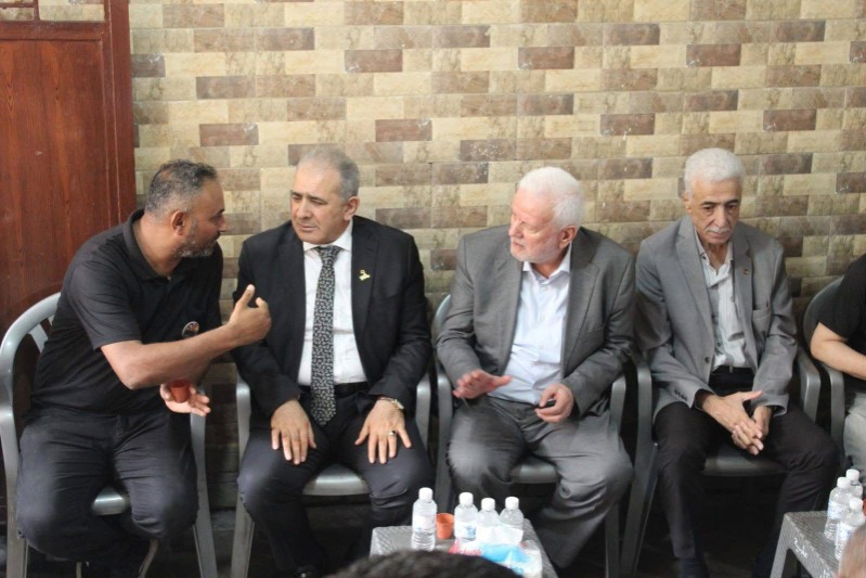 بتوجيهات من الرئيس عباس.. السفير الاسعد يعزي عائلة الشهيد علاء الدين النابلسي في مخيم البص جنوب لبنان