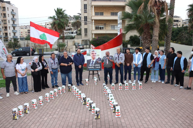 وقفة رمزية واضاءة 82 شمعة تحية من "كشافة لبنان المستقبل" للرئيس الشهيد رفيق الحريري بذكرى ميلاده