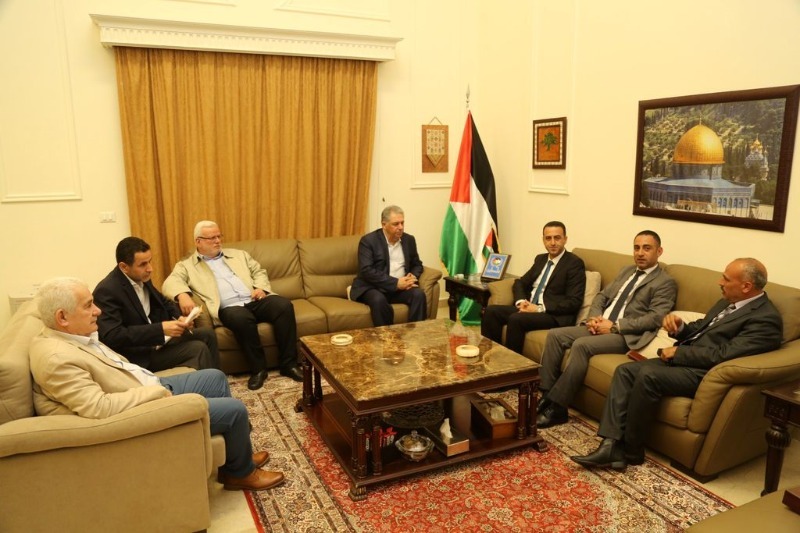 السفير دبور يلتقي الامين العام للاتحاد العام للمعلمين الفلسطينيين