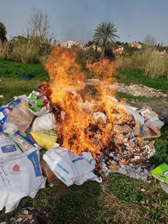 السعودي: شرطة البلدية رصدت إحراق مواد غذائية يشتبه بأنها مدعومة