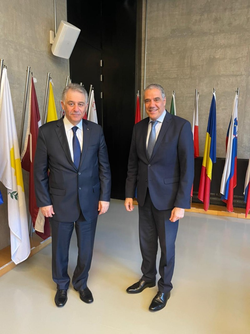 السفير دبور يلتقي سفير الاتحاد الاوروبي في لبنان