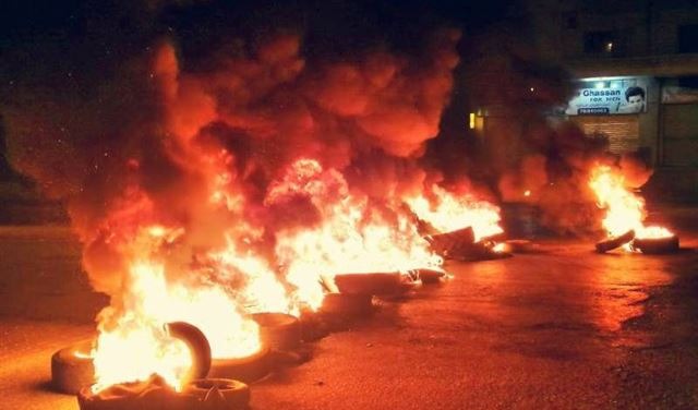 بدء قطع الطرقات في مناطق لبنانية عدة