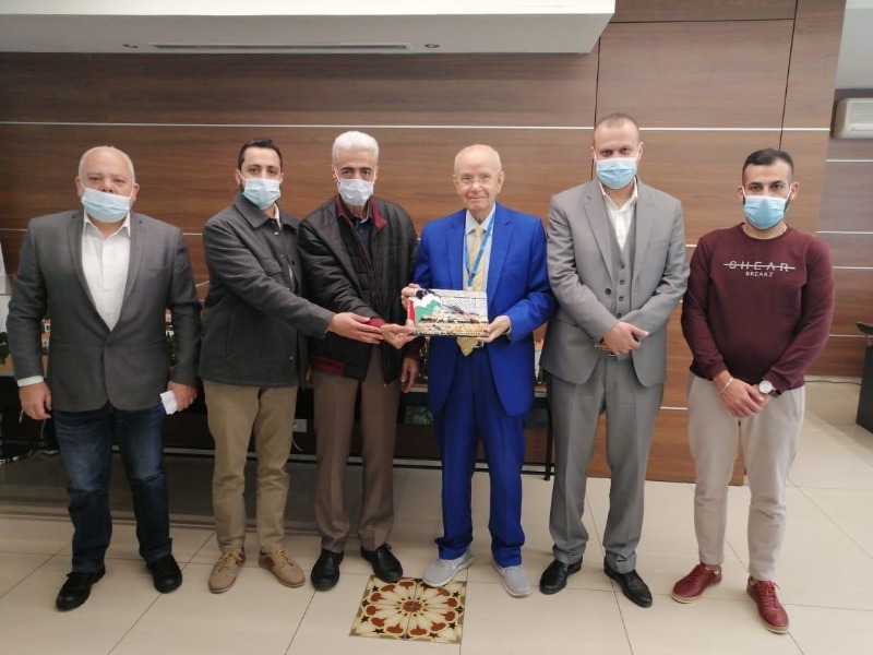 وفد من حركة "فتح" يزور رئيس الجامعة اللبنانية الدولية النائب عبد الرحيم مراد ويسدد أقساط بعض الطلاب الفلسطينيين
