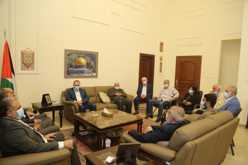 السفير دبور وقيادة "فتح" في لبنان يستقبلان وفد "حماس"