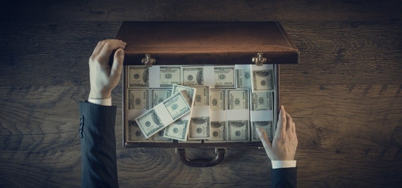 كم بلغ سعر دولار السوق السوداء هذا المساء؟